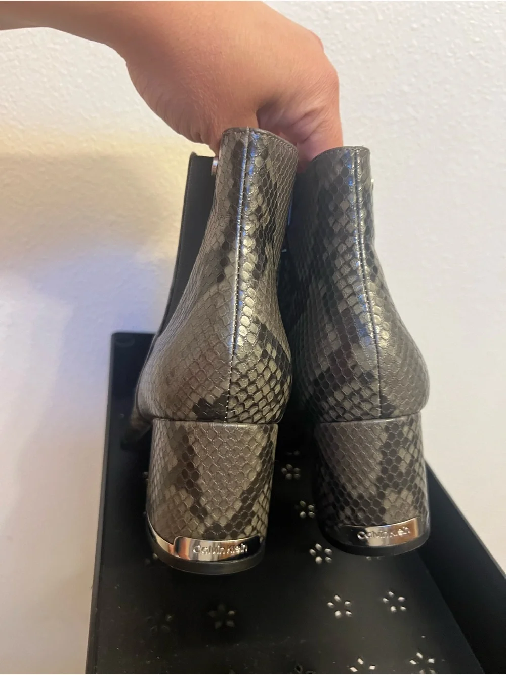Calvin Klein $119 Fioranna Ankle Booties NWOT